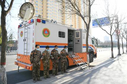 山西省人防辦信息保障中心值守人員肅立默哀，向英雄致敬、愿逝者安息